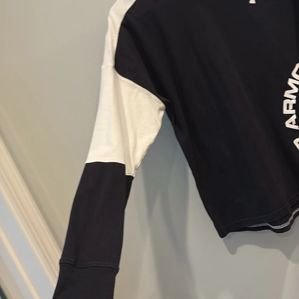 Under Armour Kids Sportsstyle color blocked Long Sleeve Shirt. Size youth XL - Picture 6 of 10